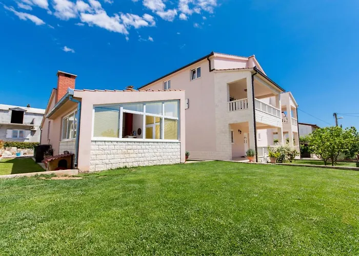 With Parking Space - 13378 Apartment Trogir