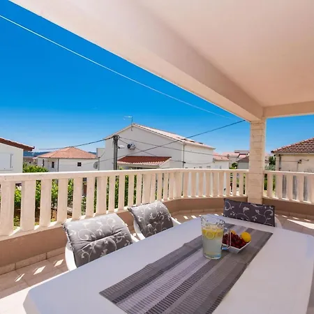 With Parking Space - 13378 Apartman Trogir