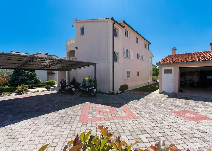 Appartement With Parking Space - 13378 *