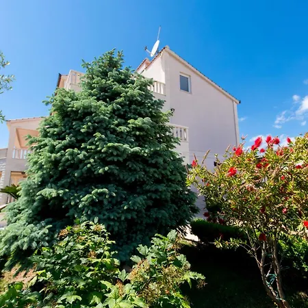 Apartment With Parking Space - 13378 *