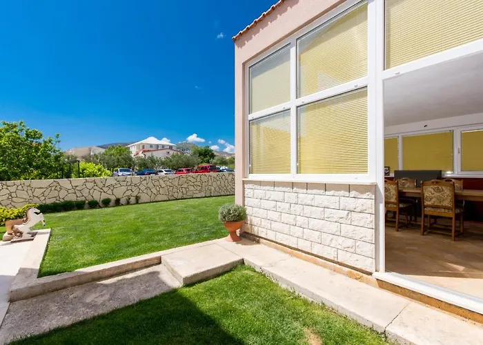 With Parking Space - 13378 * טרוגיר