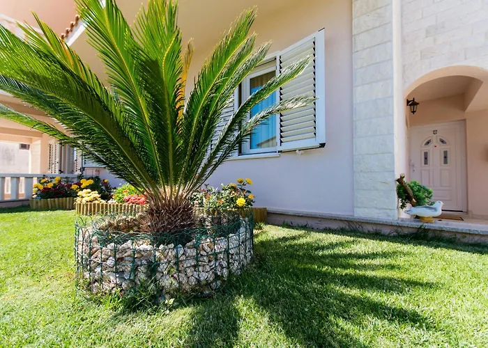 With Parking Space - 13378 טרוגיר